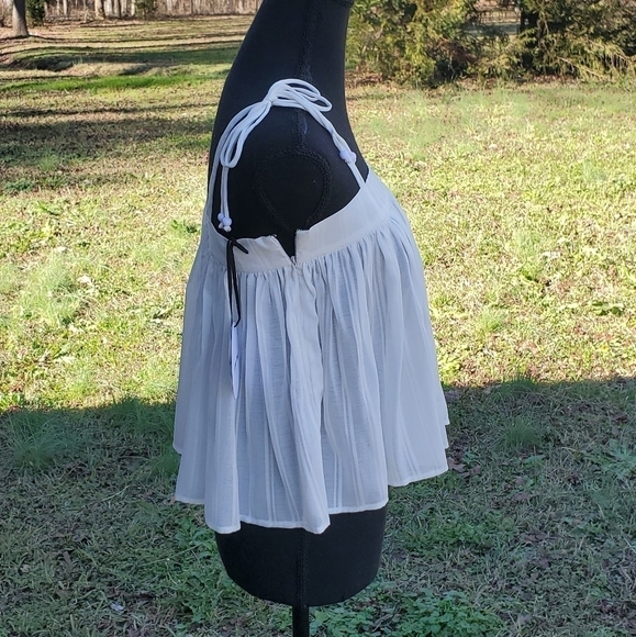 White Flowy Spaghetti Strap Crop Top New Small - Picture 3 of 7